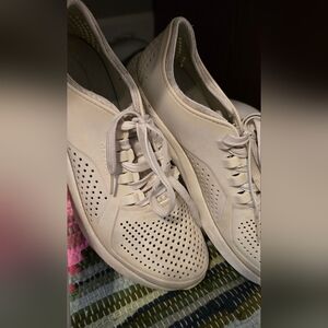 CROCS LiteRide Lace Up Men's Beige Sneakers